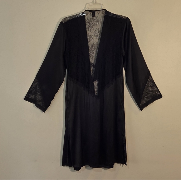 Victoria's Secret Robe - Picture 10 of 11